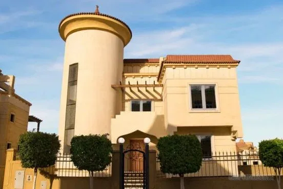 كمبوند ريفيرا هايتس Riviera Heights &mdash; المشروع الشقيق لـ كمبوند جولدن هايتس بنفس مطور Novus Stanza Properties في القاهرة الجديدة، زاوية ثانية للفيلات الإيطالية